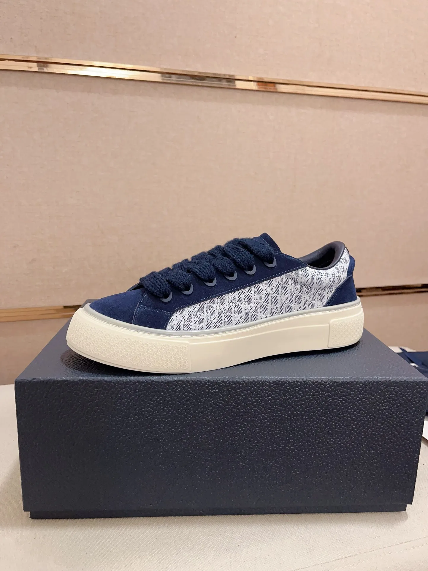 Men's shoes 💰: 640💰[Dior·Dior] Top 🔍Couple model💏🔍New casual sports style couple shoes, new four-season design, perfect workmanship, lace-up lazy style to create wardrobe quality, upper: imported first-layer cowhide, sheepskin lining is soft and comfortable, ultra-light TPU wear-resistant outsole, simple, versatile fashion men's shoes, excellent color code number 35--44